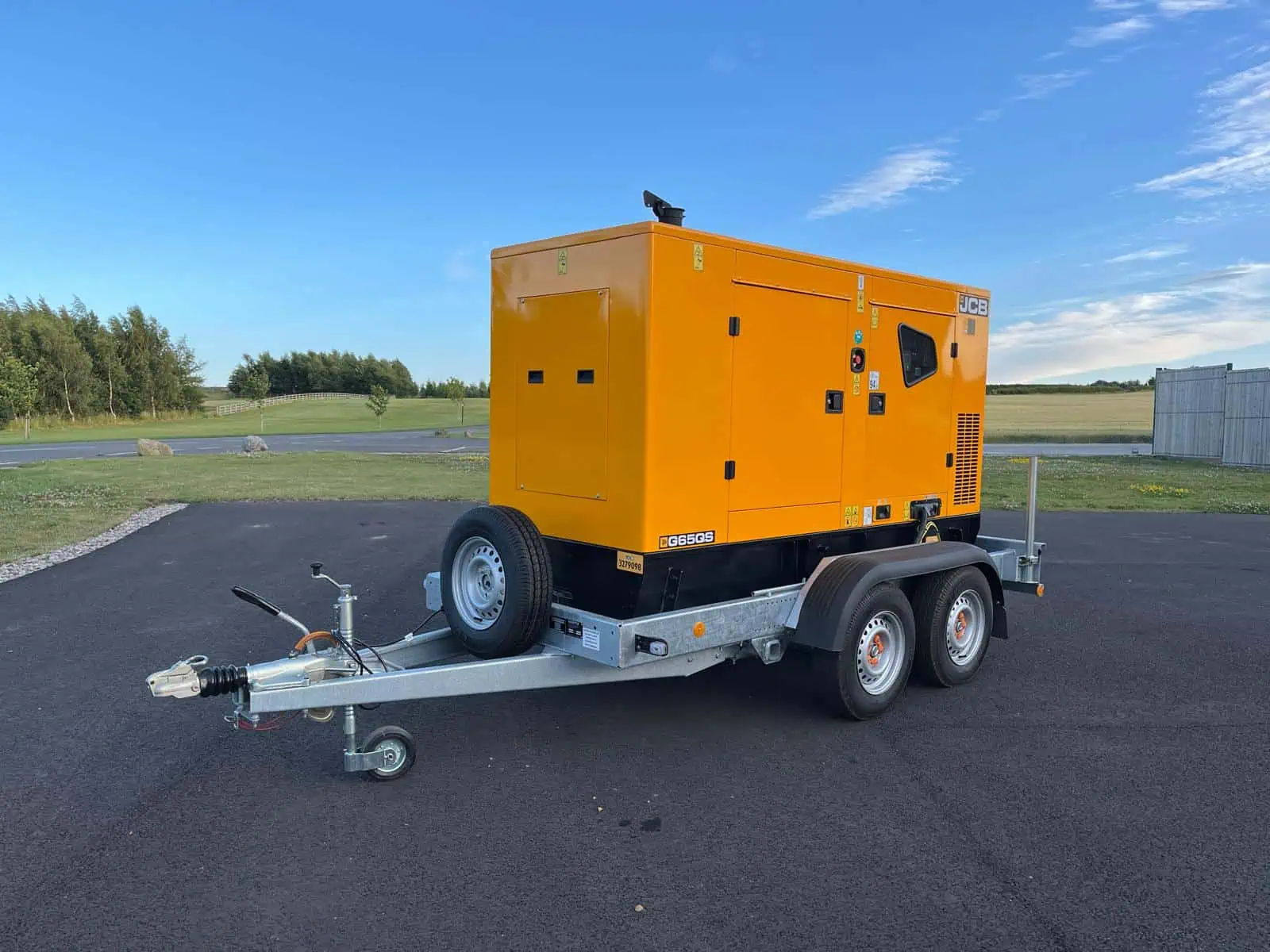 Clip-on reefer genset at London Gateway